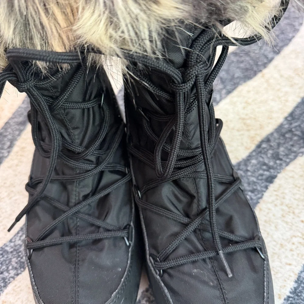 Moon Boot Monaco Low WP 2 Waterproof Black Faux Fur Lined Boots Excellent